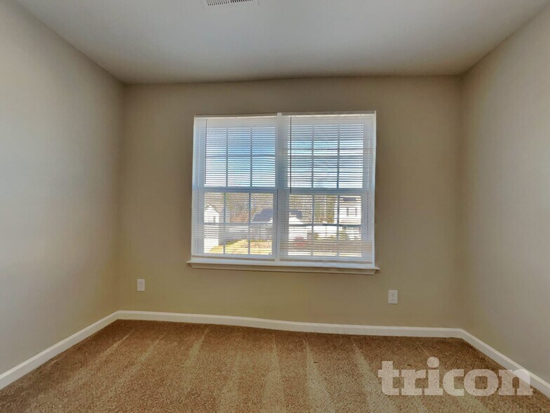 Building Photo - 1925 Buffalo Way