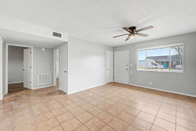 Building Photo - 514 N 8th St