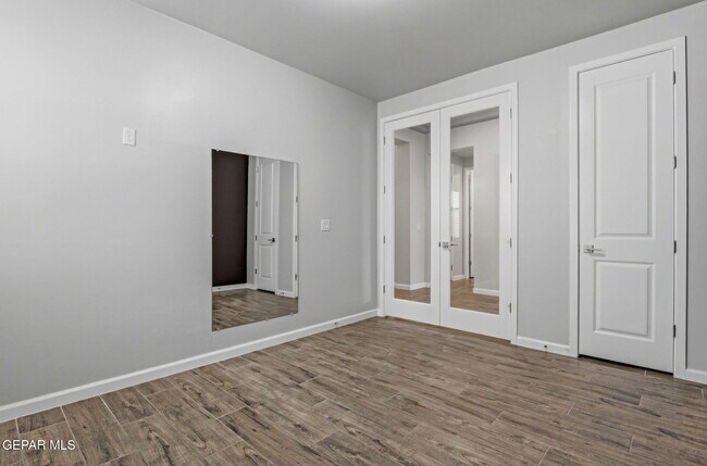 Building Photo - 253 Emerald Sun Dr