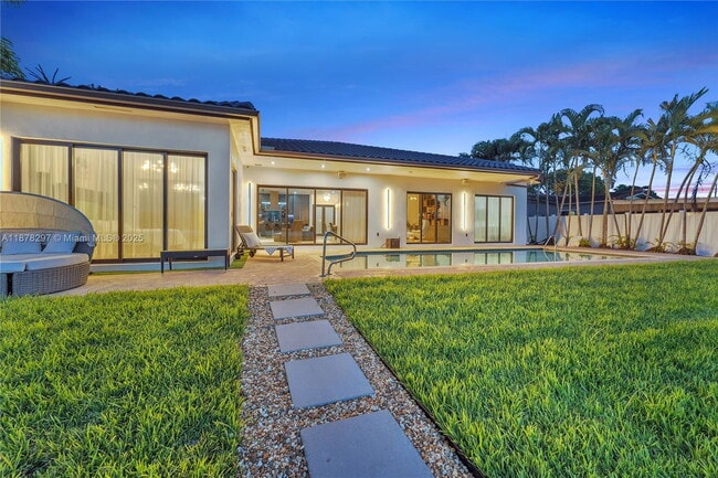 Primary Photo - 21100 NE 25th Ct