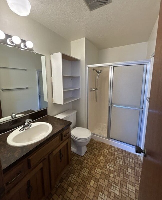 Building Photo - 3Bd/2Ba Single Story House - Available to View!