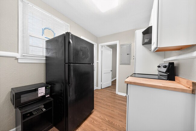 Building Photo - 2848 Blan St
