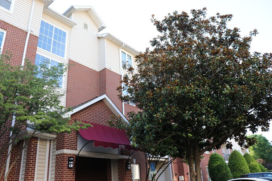 View of entrance - 1570 Spring Gate Dr