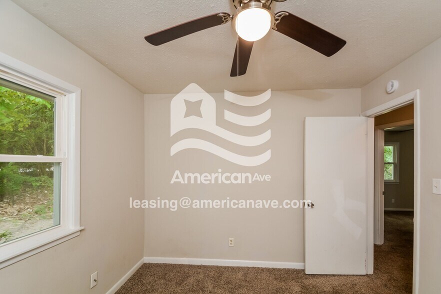 Building Photo - 4046 Village Dr