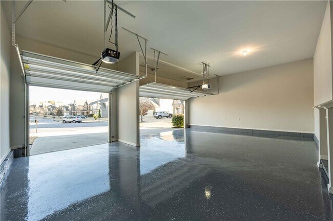 Building Photo - 5875 Chestnut Dr