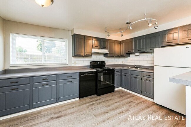 Primary Photo - 2840 Montebello Dr W