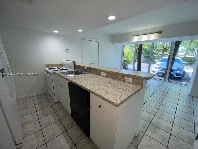 Building Photo - 6414 Miami Lakes Dr