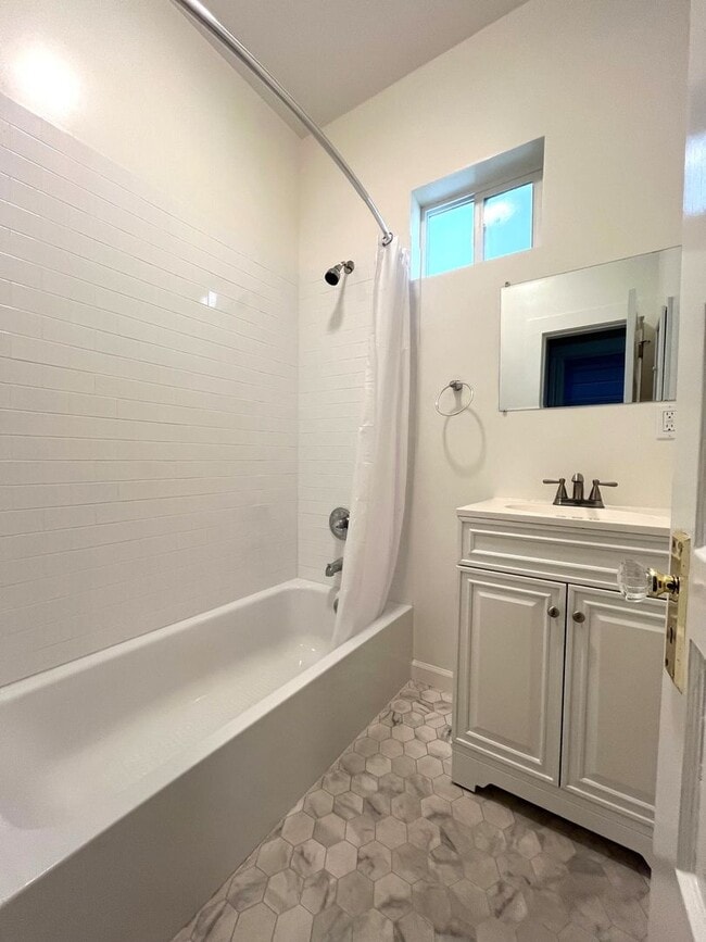 Building Photo - PM0309