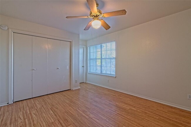 Building Photo - 2211 Creekside Ln