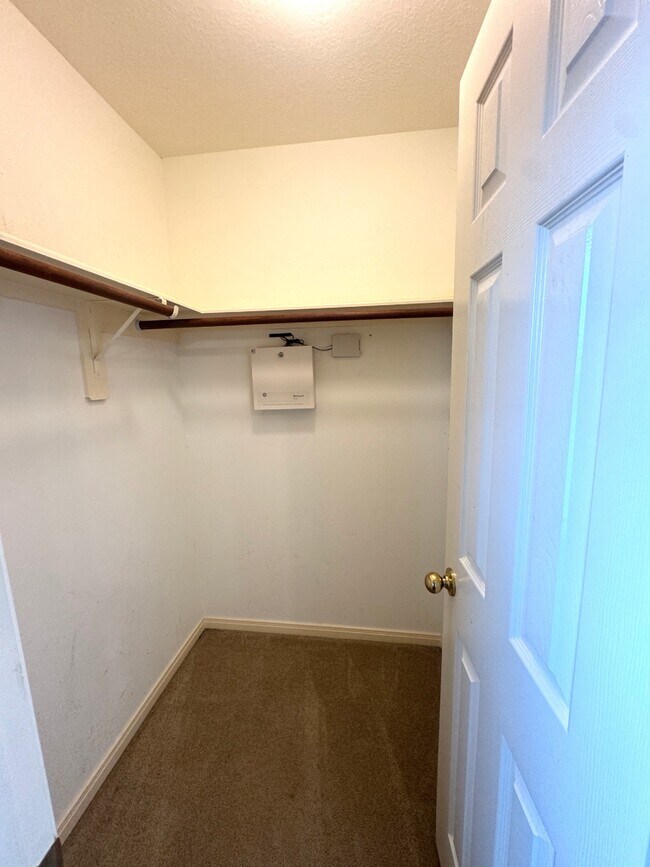 Building Photo - 2601 Easton Springs Ct