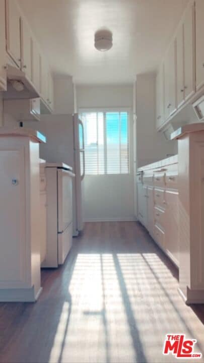 Building Photo - 1420 S Oakhurst Dr