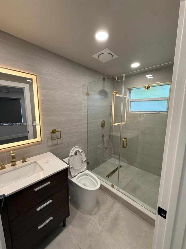 Building Photo - 17 SW 6th Ave