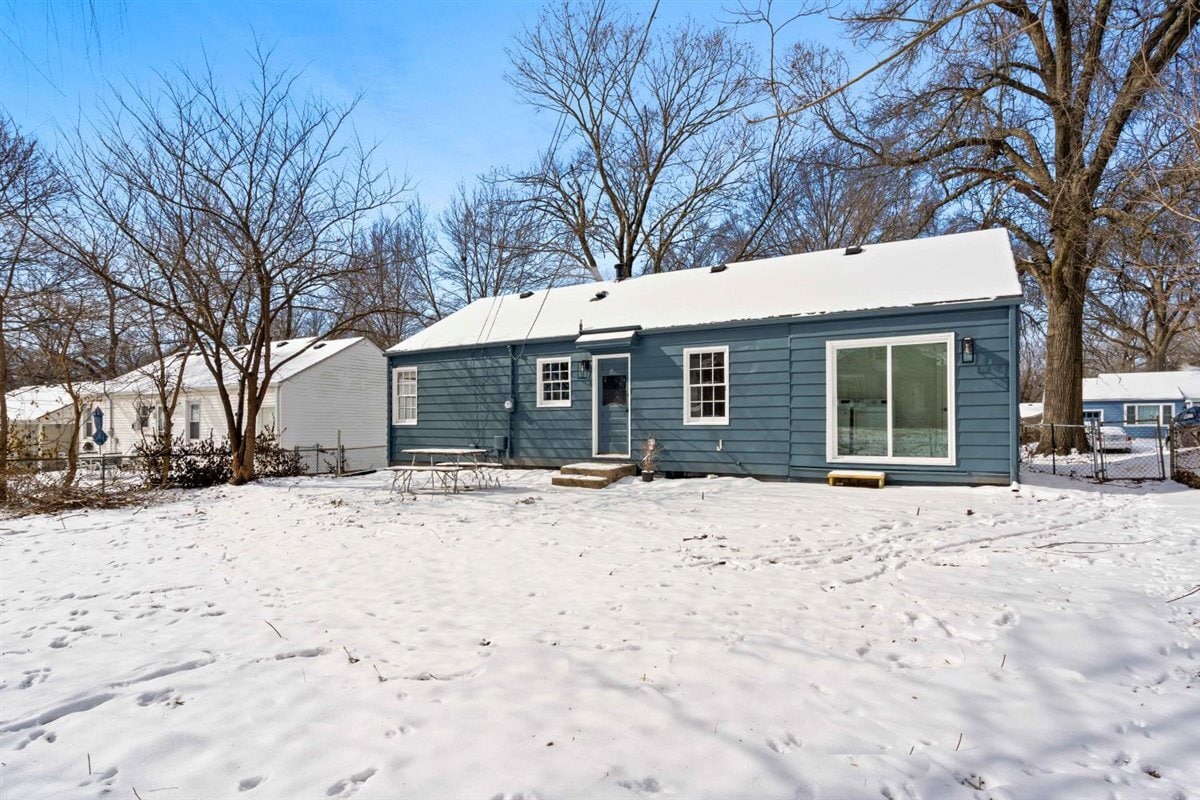 Building Photo - 5527 Linden St