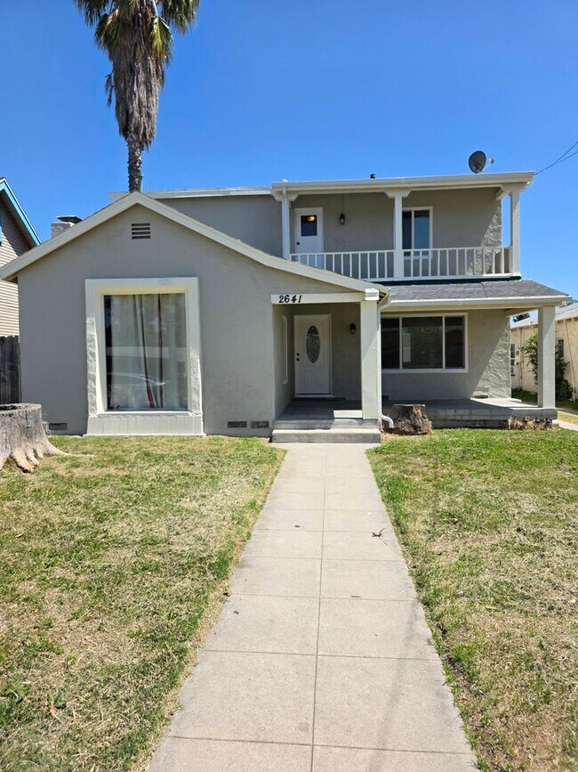 Building Photo - 2641 N Arrowhead Ave