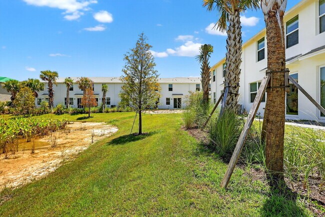 Building Photo - 483 Salisbury Cir