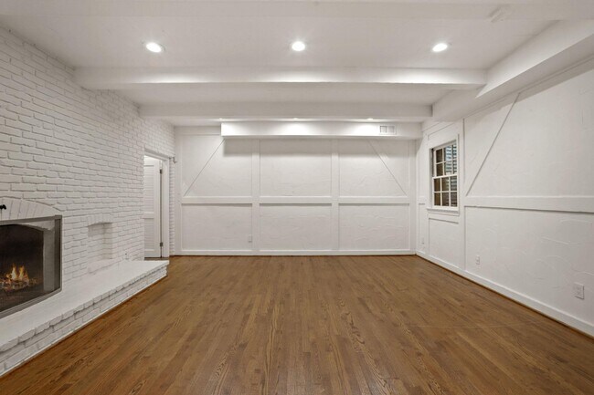 Building Photo - 4925 Weaver Terrace NW