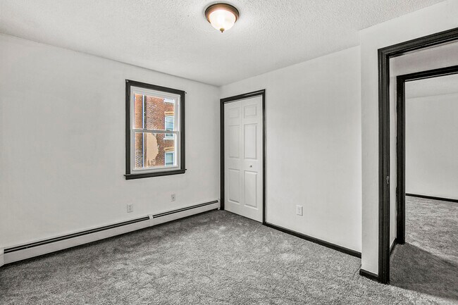 Building Photo - 220 Lasalle St