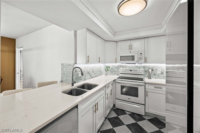 Building Photo - 3625 Boca Ciega Dr