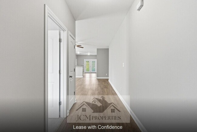 Building Photo - 925 Dawson Creek Way