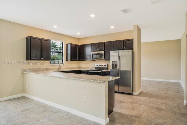 Building Photo - 2637 SE 1st St