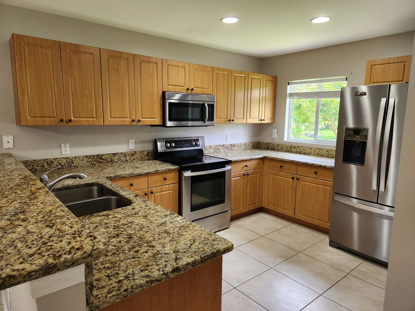 Building Photo - BEAUTIFUL 3 BR / 2 BA HOME AVAILABLE IN MIRROR LAKES