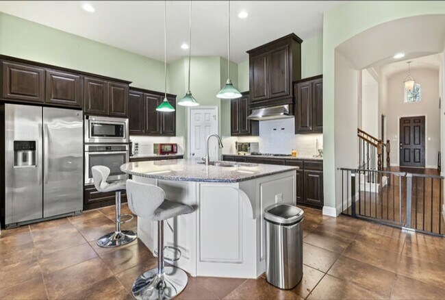 Building Photo - Entertainer's Home in Forney!