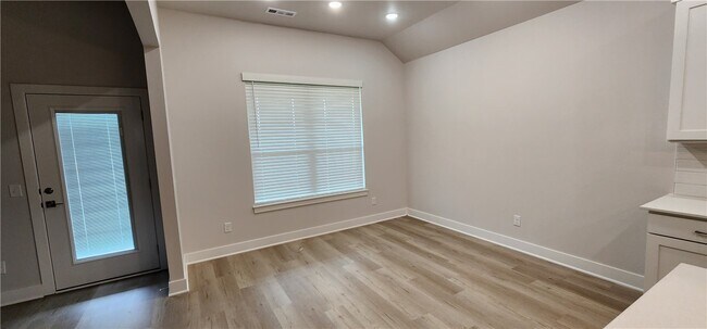 Building Photo - 5301 SW Firethorn Ln