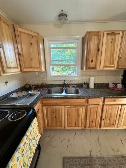 Kitchen - 91 Faith St