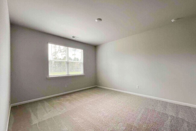 Building Photo - Available now. Beautiful 3 BR/2 BA Available in Cane Bay!