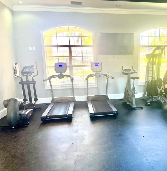 Building Photo - 9833 Baywinds Blvd