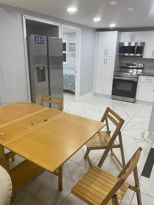 Building Photo - 2242 Polk St