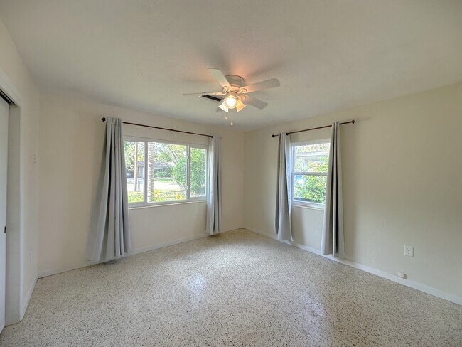 Building Photo - 2275 Hawthorne St