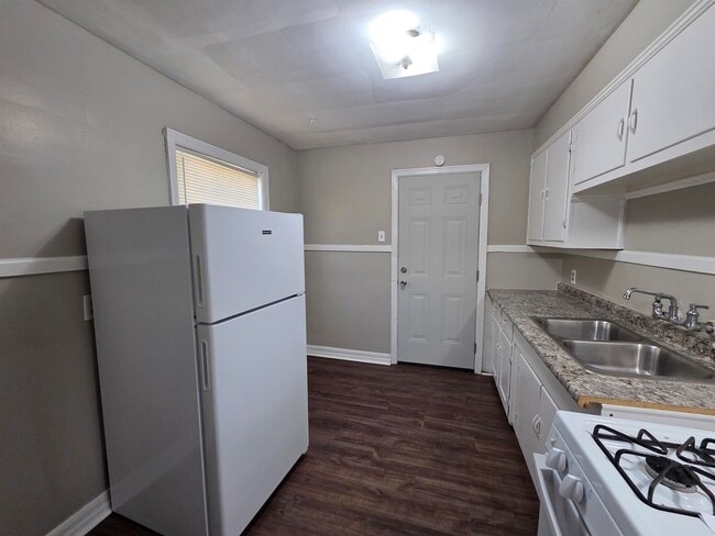 Building Photo - 802 N Dunlap St