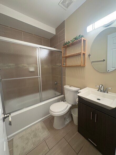 Building Photo - 5020 C St SE