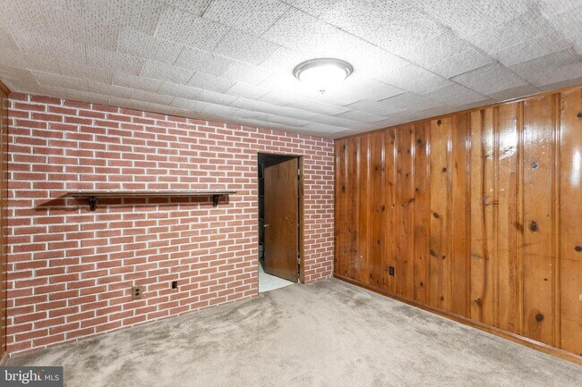 Building Photo - 6126 85th Pl