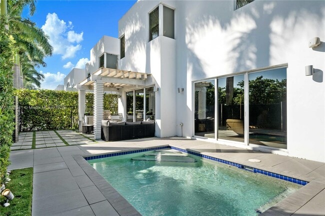 Building Photo - 9710 NW 74th Terrace