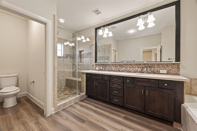 Building Photo - 5211 Eigel St