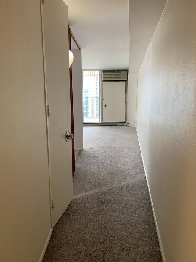 Building Photo - 300 N State St