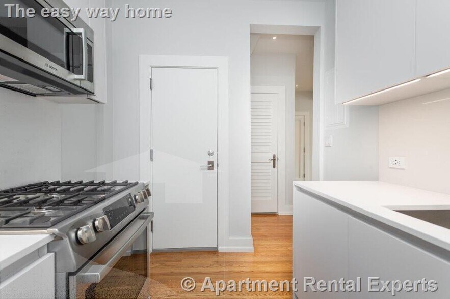 Building Photo - 16 Forest St