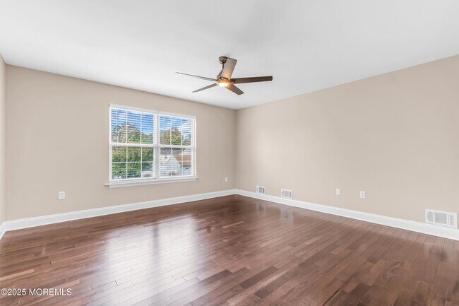 Building Photo - 922 Quincy Dr