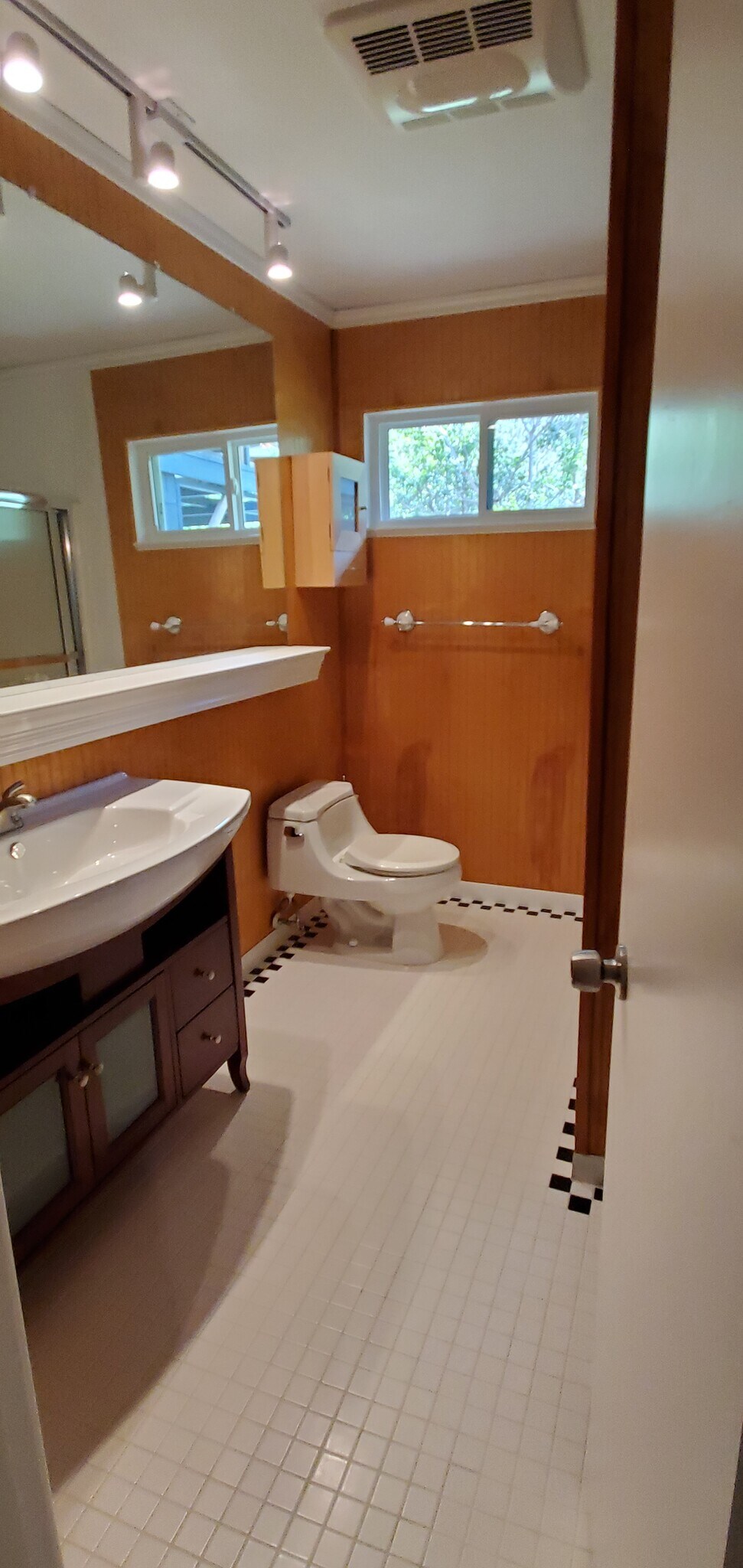 Hall Bath - 9530 Ash Creek Dr
