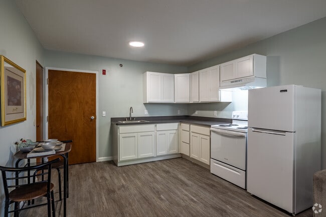 Interior Photo - Evergreen Park of Stow