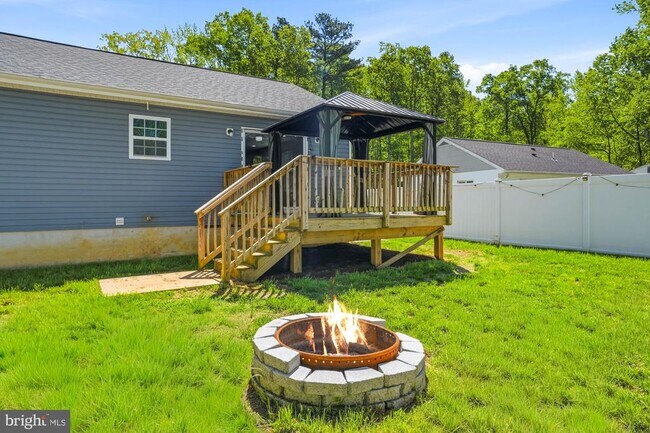 Building Photo - 283 Shorewood Dr
