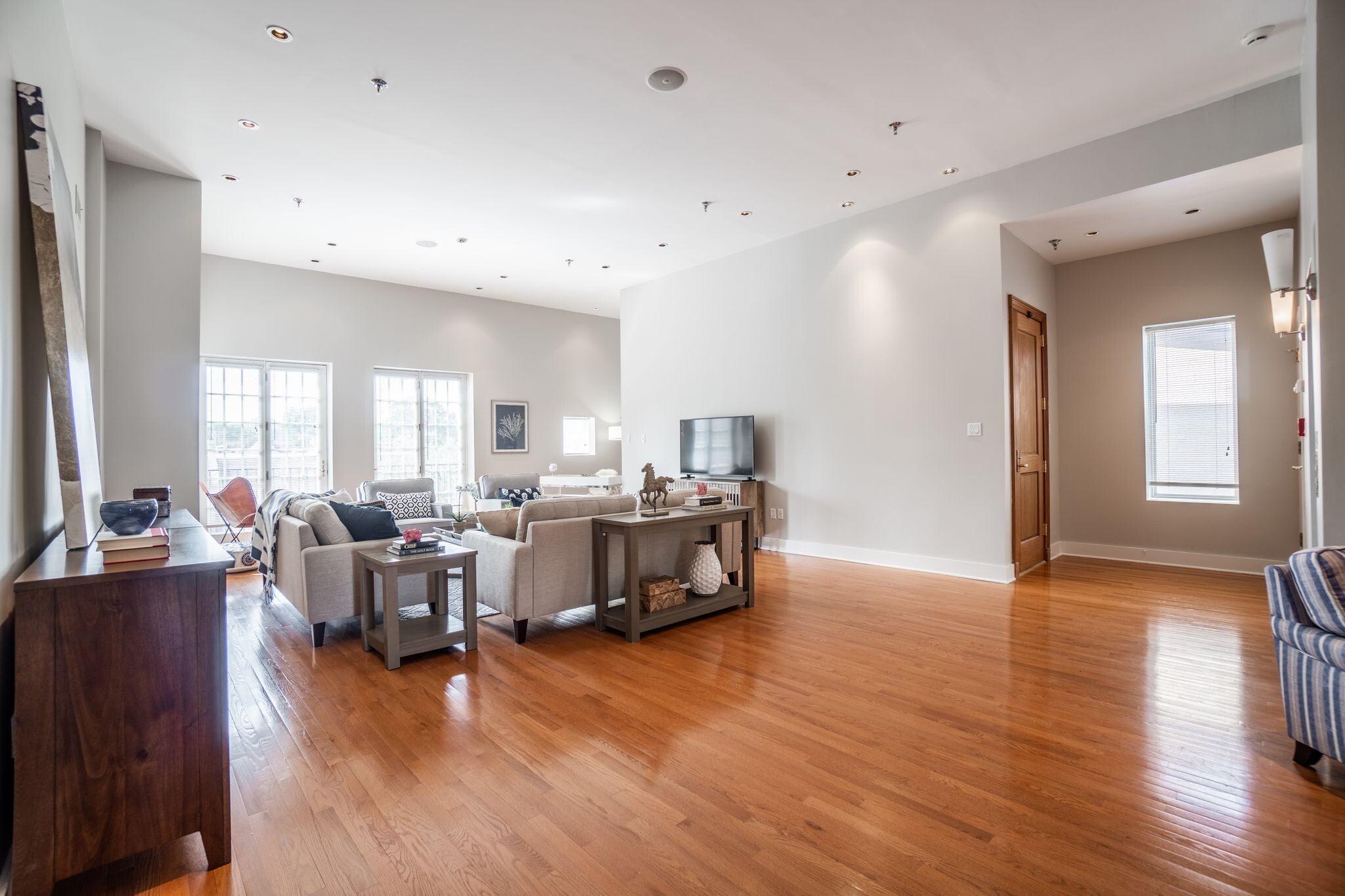 Huge Living space with high ceilings - 705 Copeland St