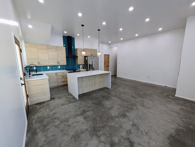 Building Photo - 720 San Pascual Ave