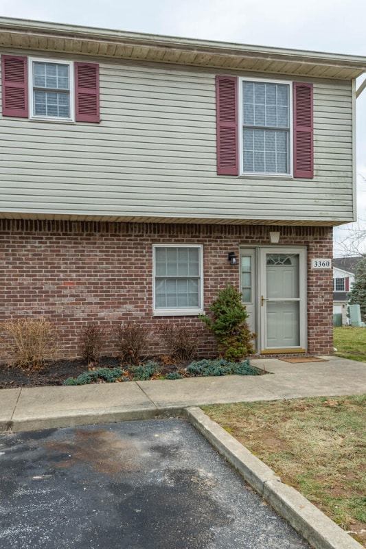 Building Photo - 3360 S Oaklawn Cir