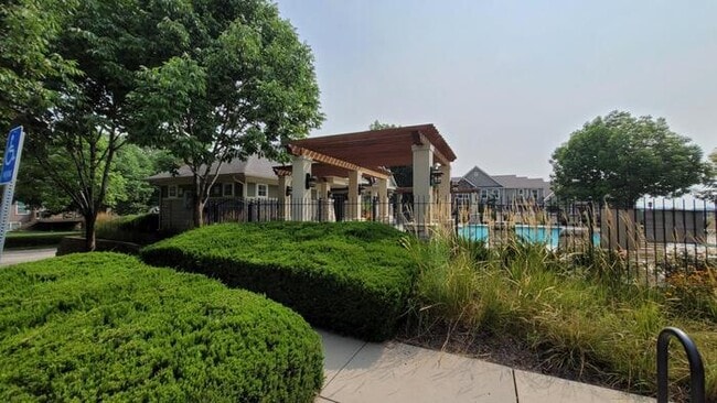 Building Photo - Maintenance free living in Blue Valley School district