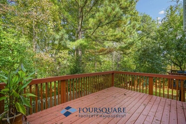 Building Photo - Lakefront Townhome with 1st Floor Bedroom, Fireplace & 2-Car Garage – In Raleigh