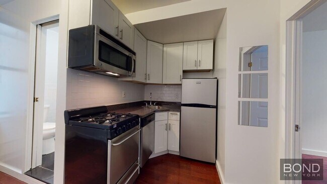 Building Photo - 787 9th Ave