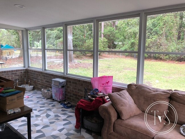 Building Photo - BEAUTIFUL FULLY RENOVATED HOME YOU WON'T WANT TO MISS!